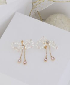 Maison de FLEUR パールリボンビジューイヤリング