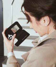 Maison de FLEUR カードポケットミラー付きアイフォン16ケース