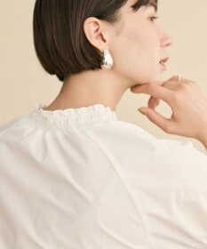 #Newans 【洗濯機可／撥水】シャーリングネック ボリュームスリーブシャツ