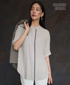 ICB 【WEB限定カラーあり】BackSatinAmunzen 5分袖バンドカラーブラウス トープ×スクエアビット柄［WEB限定］