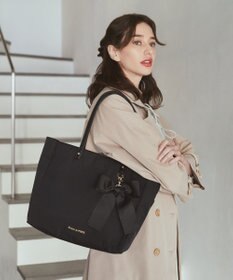Maison de FLEUR リボンチャーム付き3ルームトートバッグ