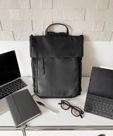 Y'SACCS リサイクルナイロン×カウレザー ラップリュック