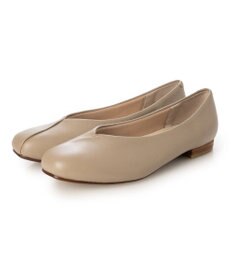 ing <ing>Vカットフラットパンプス