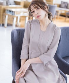 Tiaclasse 【洗える】裾に向かってエレガントに広がる美光沢フレアワンピース