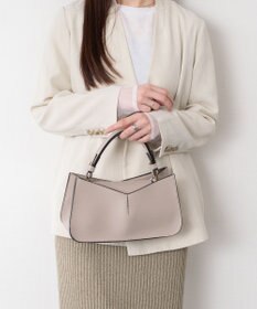 INTER-CHAUSSURES 【LORISTELLA】Vカットレザー２WAYハンドバッグ