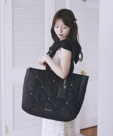 Maison de FLEUR Fチャームキルティングパスケース