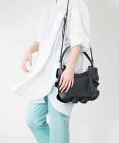 INTER-CHAUSSURES 【RIPANI】サイドフリルホーボーバッグ・ミディ