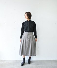 muuc 〈コットン100%〉〈綿ローン生地〉〈ふんわり柔らかな肌触り〉梅小花刺繍 スタンドカラーブラウス