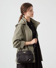 LA BAGAGERIE ウォータープルーフナイロン　スクエアショルダー