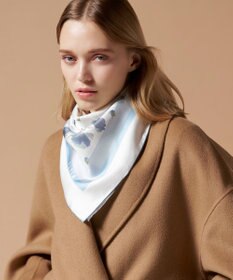 MOONBAT FURLA(フルラ)シルクツイル 水彩フラワー スカーフ 88cm×88cm