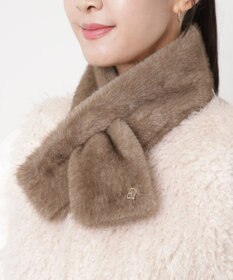 MOONBAT FURLA（フルラ）差し込みファーティペット マフラー アーチロゴ フェイクファー