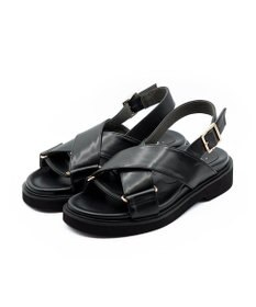 APOM クロスストラップサンダル