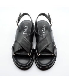 APOM クロスストラップサンダル