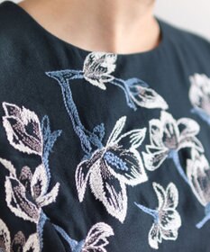 muuc 〈遠州織物の工場で織られた上質なコットン生地〉モクレン刺繍 後ろファスナー有り ノーカラー ノースリーブ ウエスト切り替えワンピース（セットアップ可能）