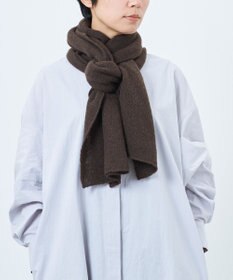 AND WOOL 〈上質な素材と手仕事から生まれた優しいニット〉ヤクの糸を編んだ細巾ストール