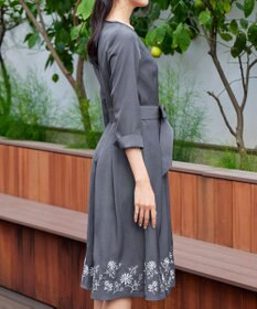 Tiaclasse L 【洗える】花柄刺繍フレアワンピース