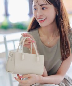 Tiaclasse 【本革】ショルダーストラップ付きスクエアミニバッグ