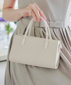 Tiaclasse 【本革】ショルダーストラップ付きスクエアミニバッグ