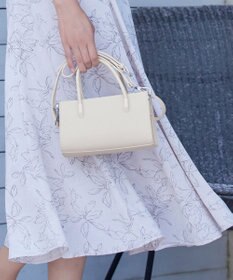 Tiaclasse 【本革】ショルダーストラップ付きスクエアミニバッグ