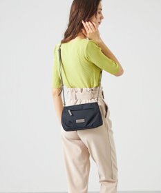 LA BAGAGERIE ポリエステルキャンバス　タックポシェット