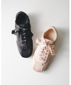 STEVE MADDEN ARTISTE サテンフラットバレエスニーカー