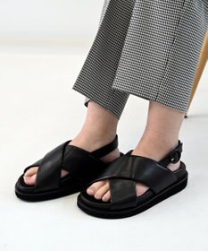 APOM クロスストラップサンダル25