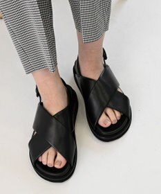 APOM クロスストラップサンダル25