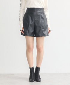 earth music&ecology シンセティックレザーショートパンツ