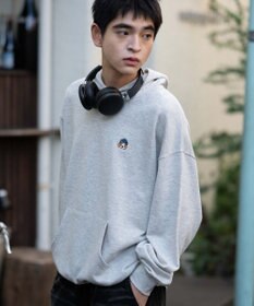 WEGO 【ユニセックス着用ITEM/SMLサイズ展開/裏起毛】ワンポイント刺繍プルパーカー