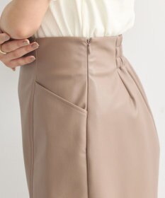 earth music&ecology シンセティックレザーショートパンツ