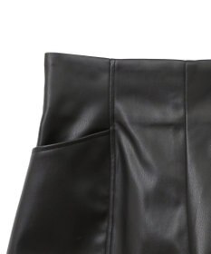 earth music&ecology シンセティックレザーショートパンツ