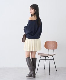 earth music&ecology ショート丈ワンポイント刺繍オフショルスウェット