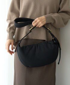 YECCA VECCA story.ハーフムーンクロスボディ