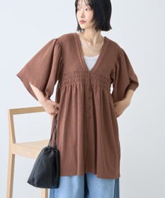 AMERICAN HOLIC 【先行予約】【WEB限定】主役級ラク映え：前後2WAY Vネックシャーリングチュニックブラウス