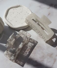 Tiaclasse シェルヘアクリップ