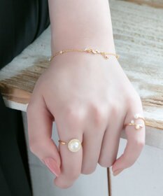 Phoebe シャイニーティアリーフブレスレット