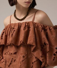 GRACE CONTINENTAL カットワークオフショルトップ