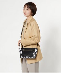 LA BAGAGERIE リサイクルレザー　フラップショルダー