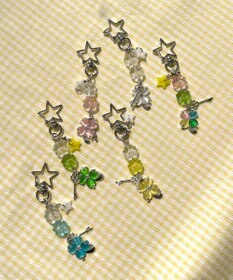 WEGO ビジュークローバービーズキーホルダー