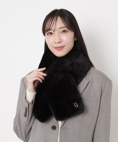 MOONBAT FURLA（フルラ）ビッグ差し込みファーティペット  アーチロゴ フェイクファー