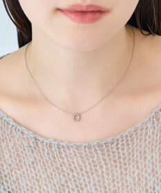 Phoebe 〈金属アレルギー対応〉グロッシーミニホースシューネックレス　シルバー　ステンレス/馬蹄/蹄鉄/ラッキーモチーフ/ギフト/プレゼント