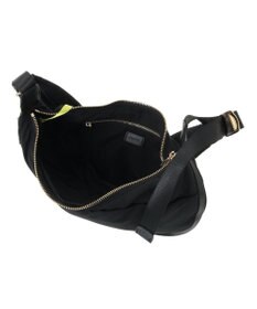 YECCA VECCA story.ハーフムーンクロスボディ