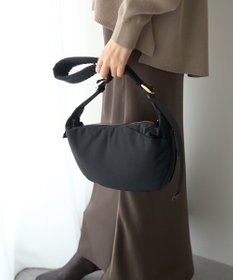 YECCA VECCA story.ハーフムーンクロスボディ