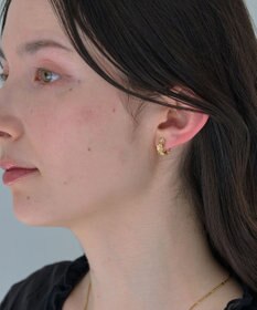 Phoebe 【痛くないシリーズ/金属アレルギー対応】マーガレットフラワーフープライトフィットイヤリング　ゴールド