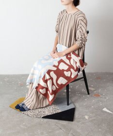 TRICOTE 【リバーシブル】コラージュ柄ニットブランケット