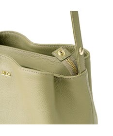 IBIZA イニシオ　牛革　ショルダーバッグ
