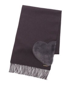 MOONBAT 【WEB限定】フルラ (FURLA)エコファー付きマフラー 無地×ハート　ウールマフラー ロゴプレート付き