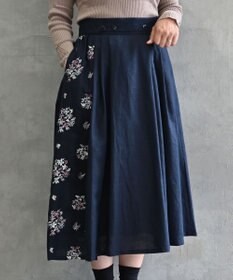 muuc 〈コットン×リネン〉〈高品質なドライタッチ生地〉〈遠州織物の工場で織られた上質な生地〉野小花刺繍 ウエスト後ろゴムあり 裏地あり ギャザースカート