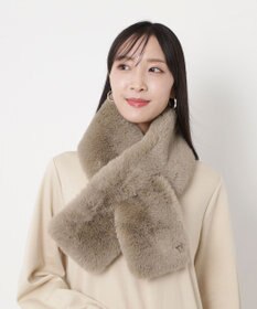 MOONBAT FURLA（フルラ）ビッグ差し込みファーティペット  アーチロゴ フェイクファー