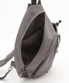 Y'SACCS 【Y’SACCS vous et】フロントファスナークロスボディバッグ